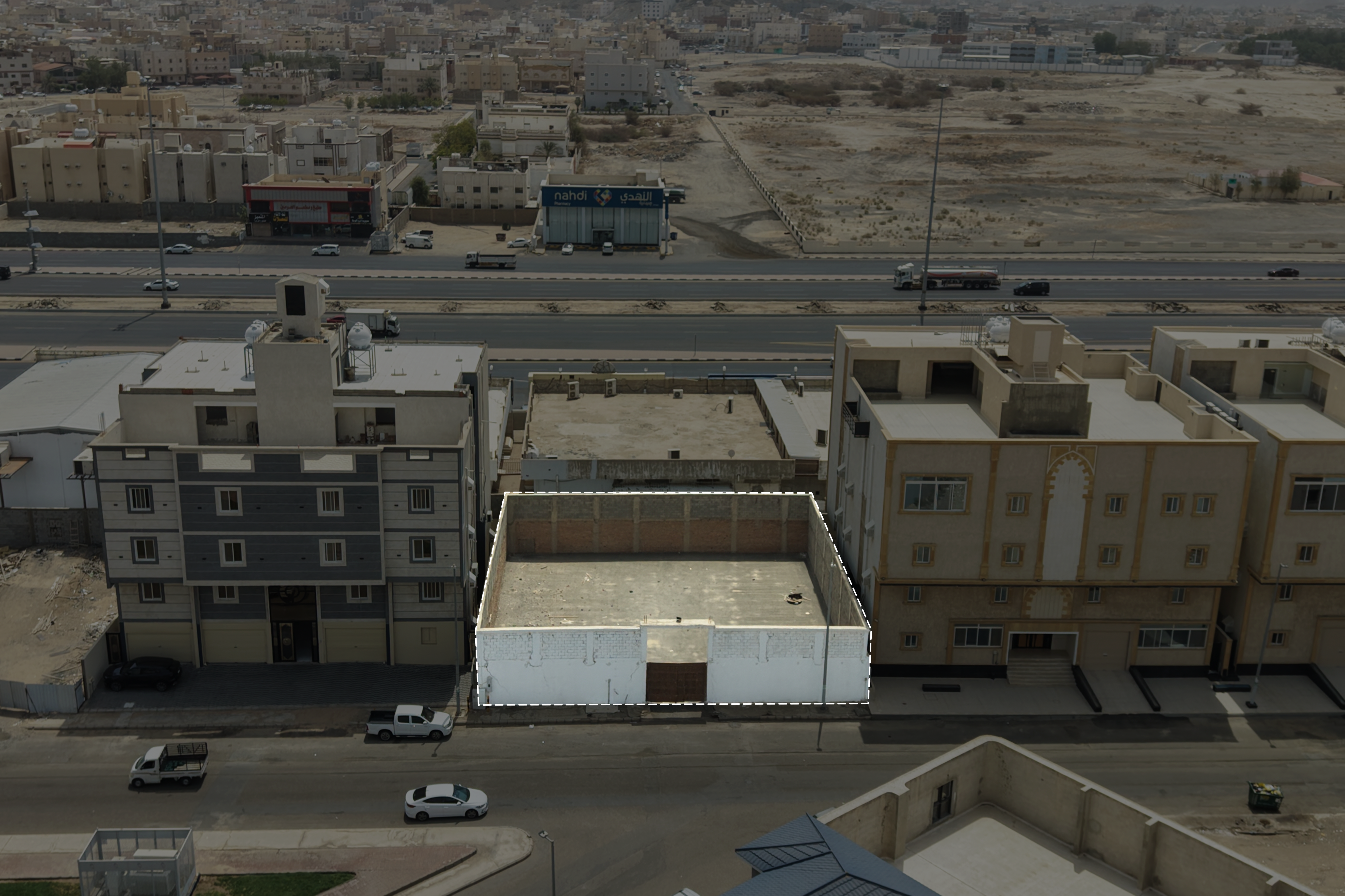 أرض مسورة